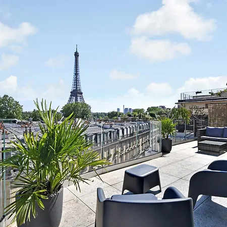 Vue Exceptionnelle Sur La Tour Eiffel *