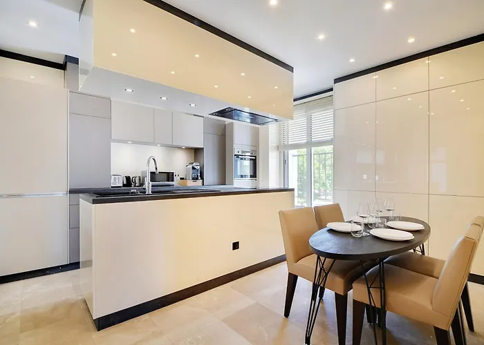 Vue Exceptionnelle Sur La Tour Eiffel *