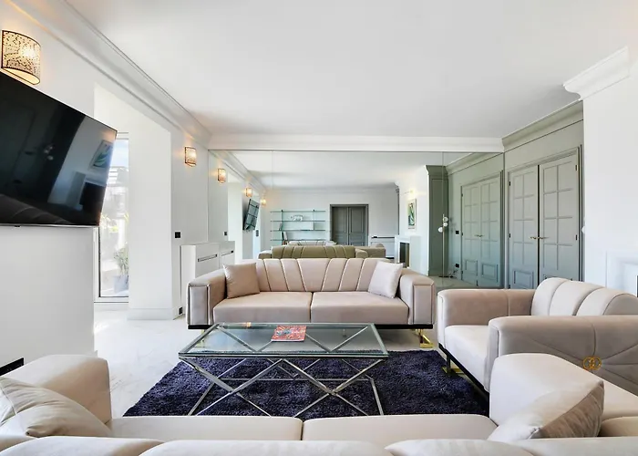 Vue Exceptionnelle Sur La Tour Eiffel *