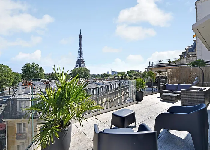 Vue Exceptionnelle Sur La Tour Eiffel *